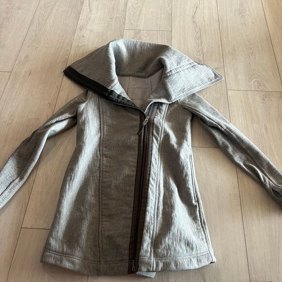 Lululemon Virasana Blanket Wrap in Grey size 4 - Picture 7 of 11